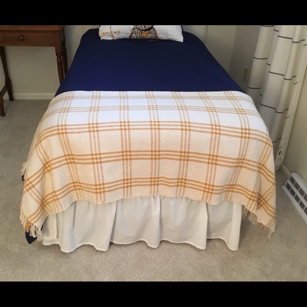Two Brand new throw blankets.